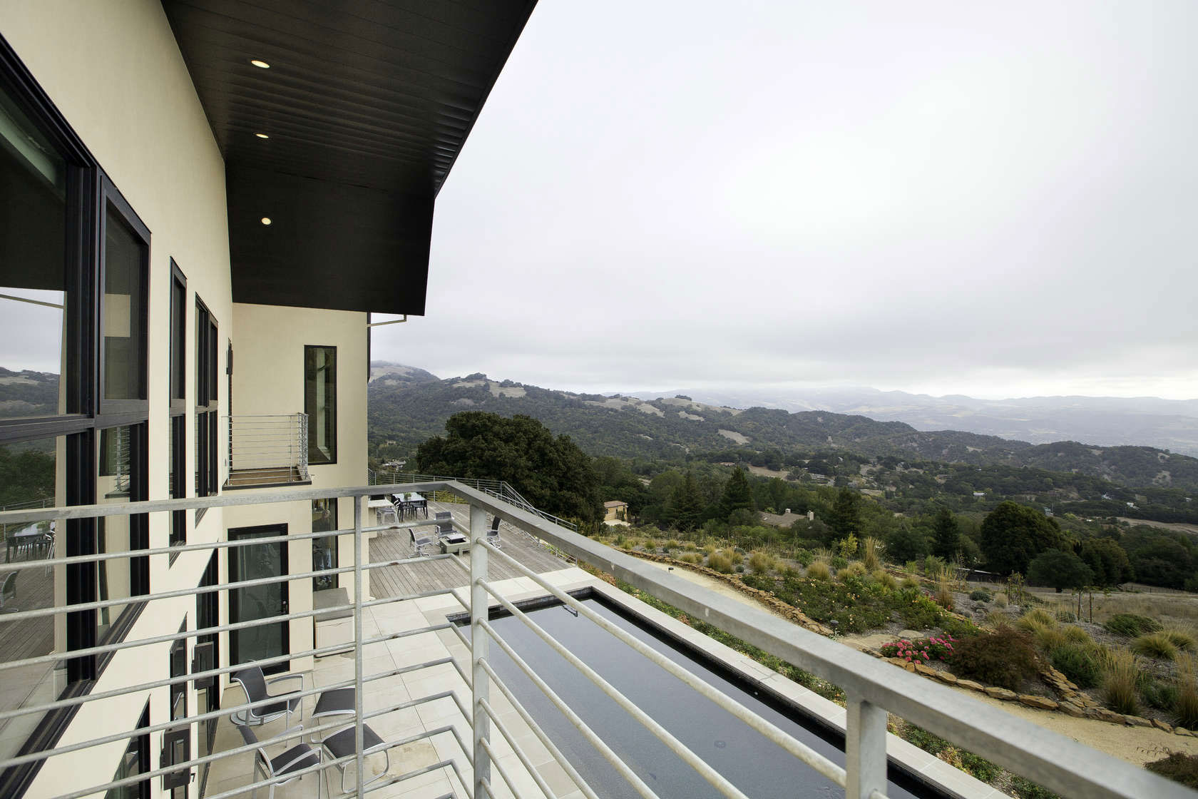 A Beautiful and Spacious Hillside Home Overlooking the Sonoma Valley, California by DNM Architect (5)