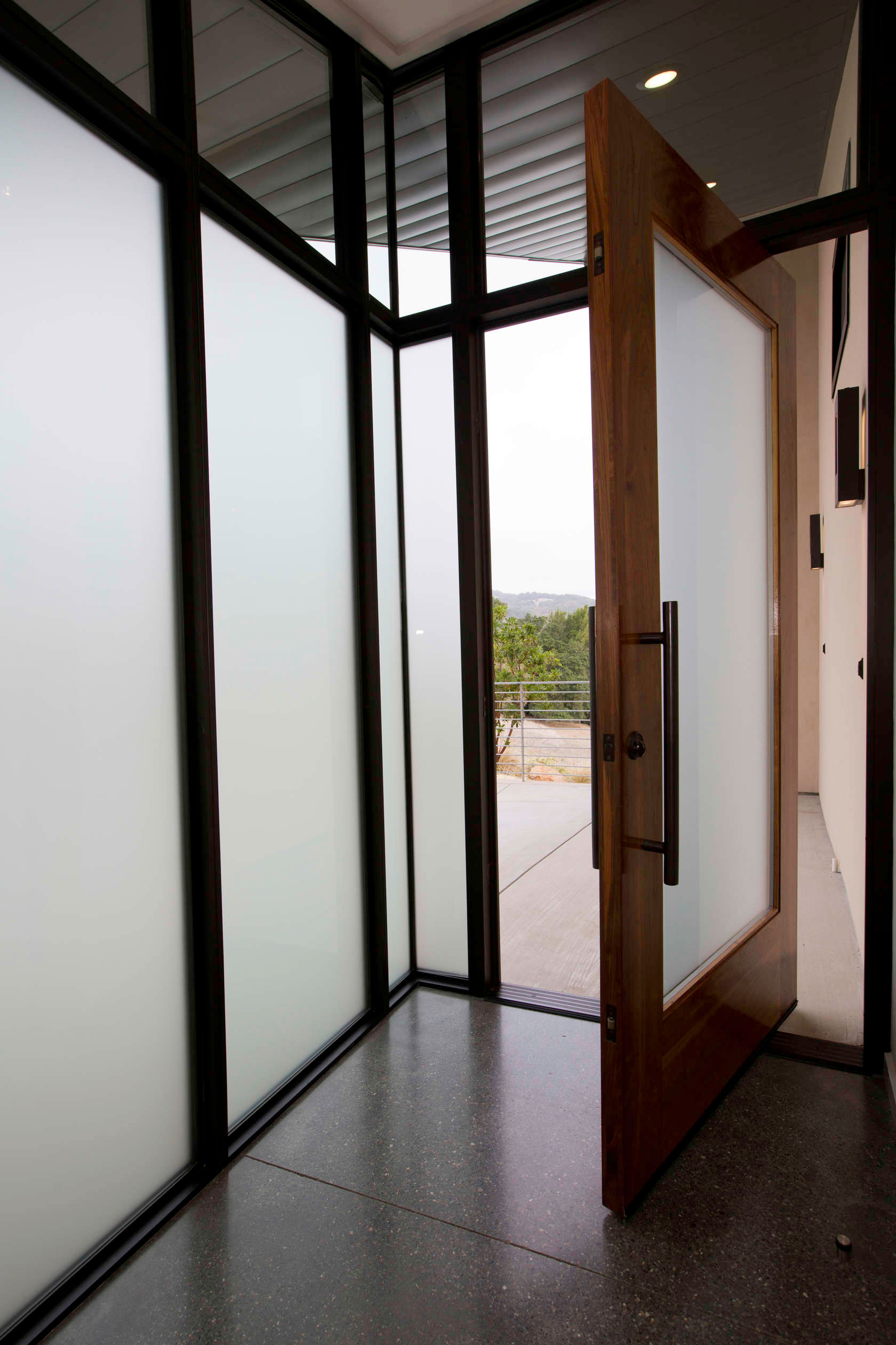 A Beautiful and Spacious Hillside Home Overlooking the Sonoma Valley, California by DNM Architect (7)