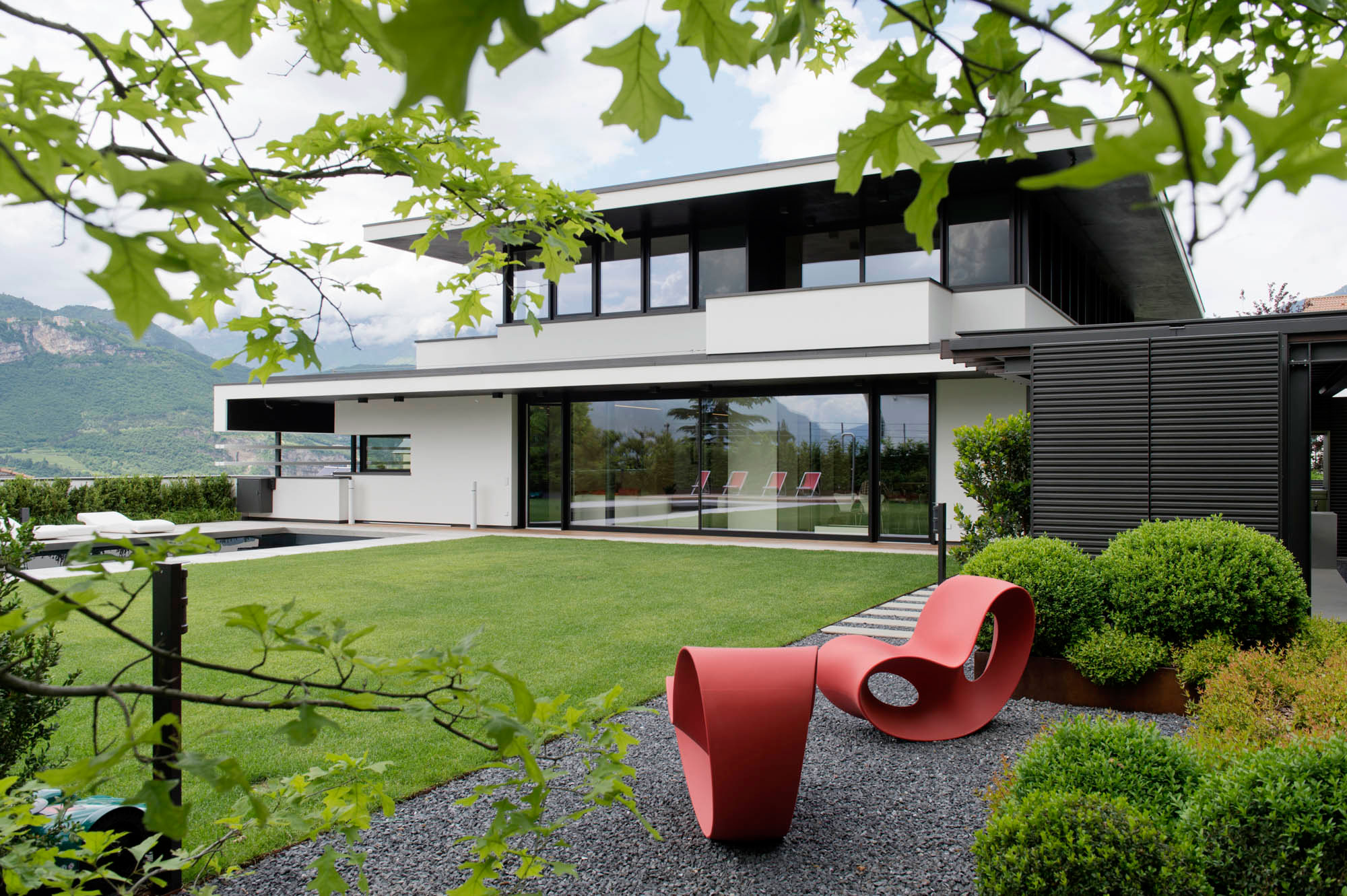 A Breathtaking Contemporary Home with Wonderful Landscaping in Trento, Italy by Pallaoro Balzan e Associati (16)