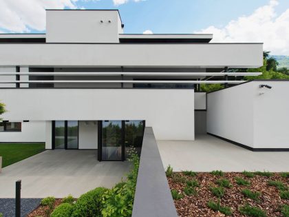 A Breathtaking Contemporary Home with Wonderful Landscaping in Trento, Italy by Pallaoro Balzan e Associati (23)