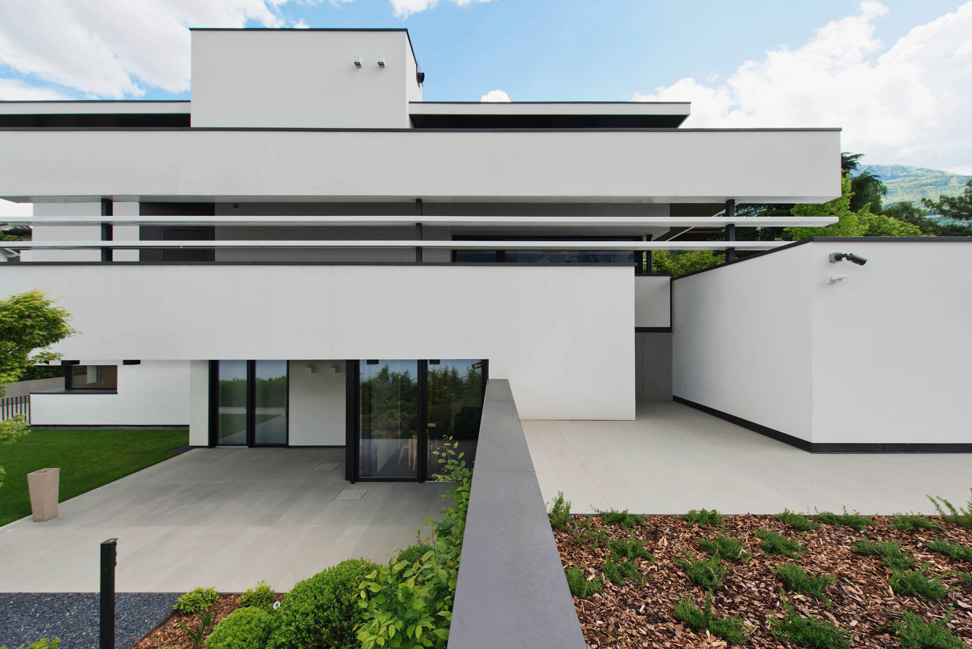 A Breathtaking Contemporary Home with Wonderful Landscaping in Trento, Italy by Pallaoro Balzan e Associati (23)