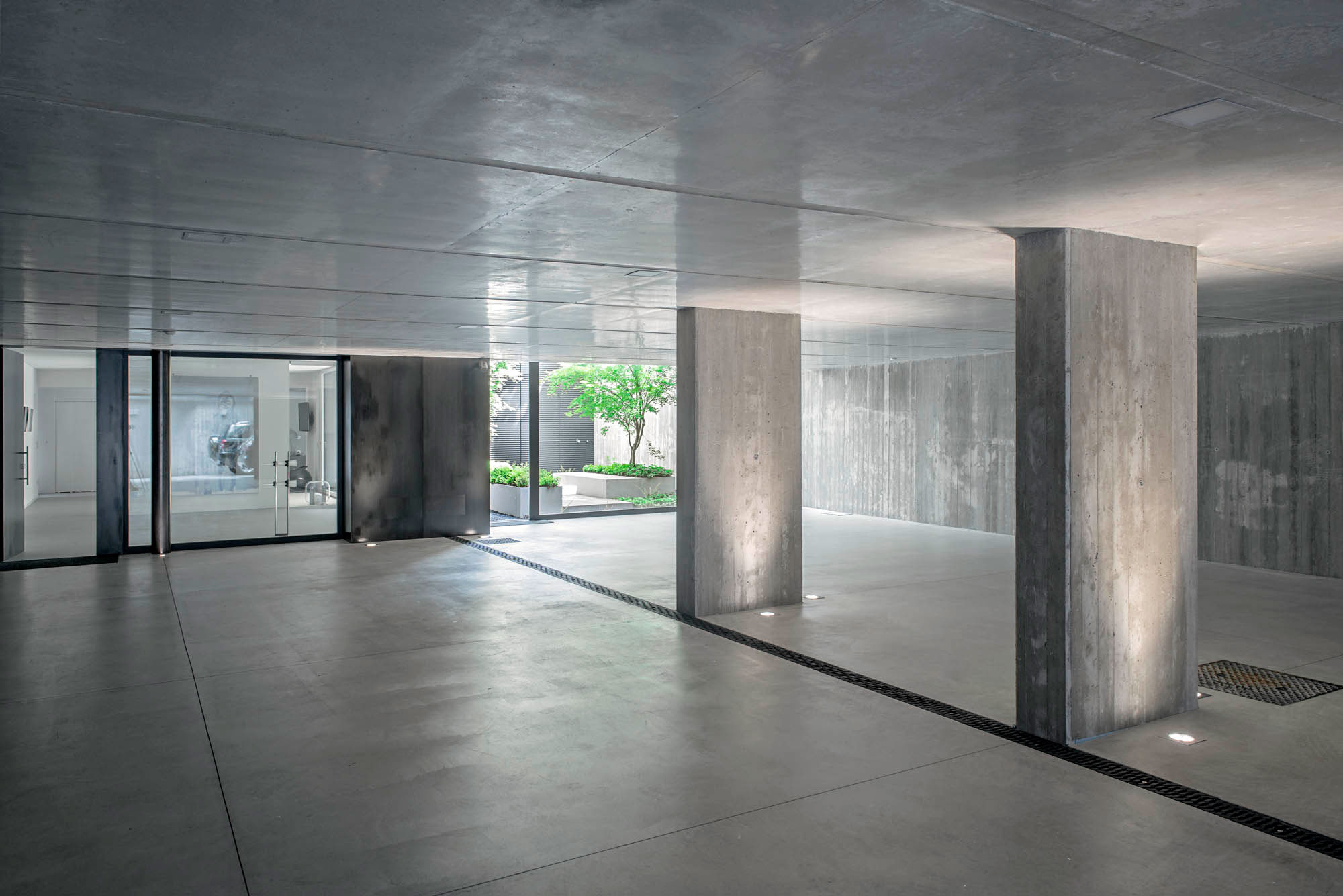 A Breathtaking Contemporary Home with Wonderful Landscaping in Trento, Italy by Pallaoro Balzan e Associati (29)
