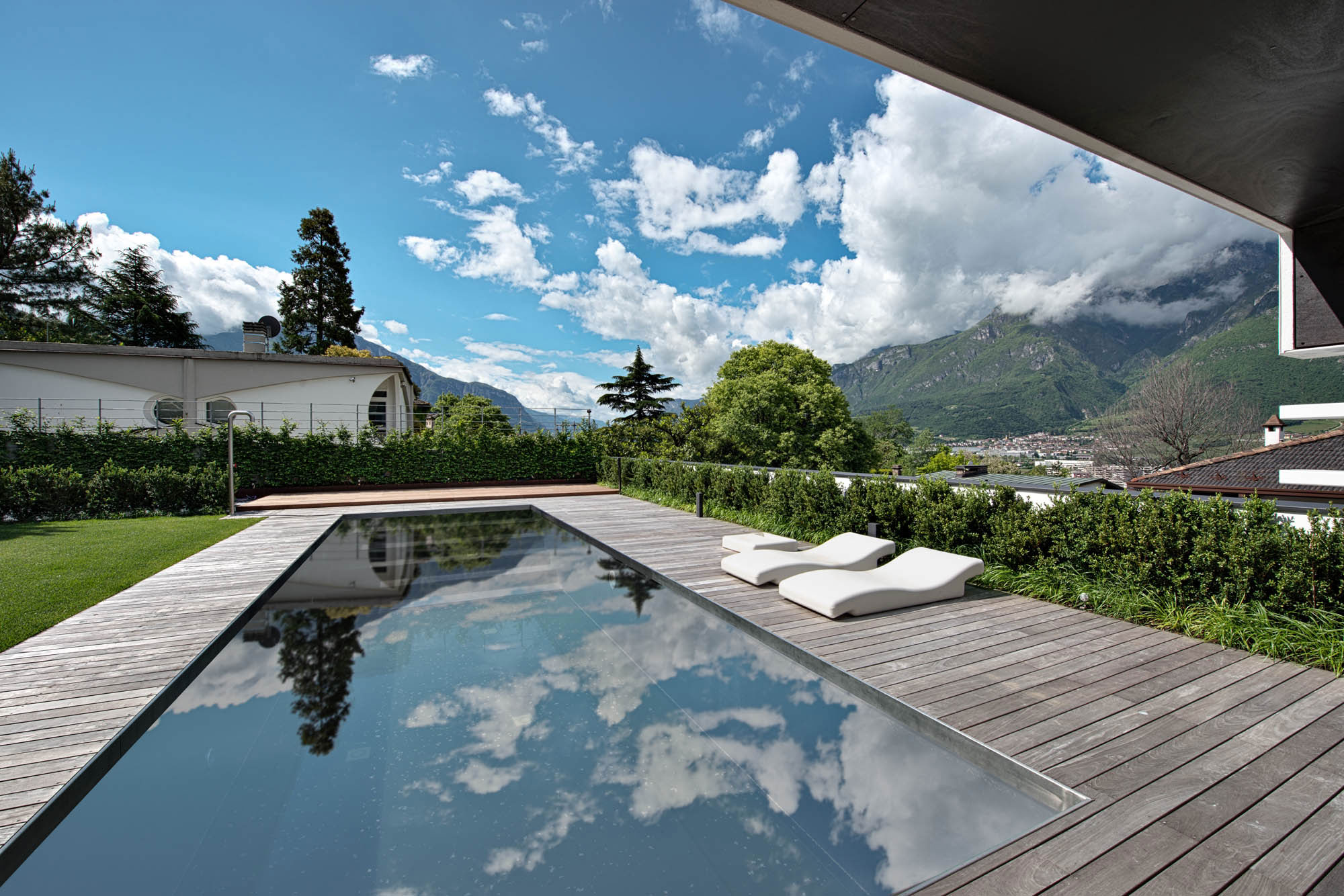 A Breathtaking Contemporary Home with Wonderful Landscaping in Trento, Italy by Pallaoro Balzan e Associati (4)