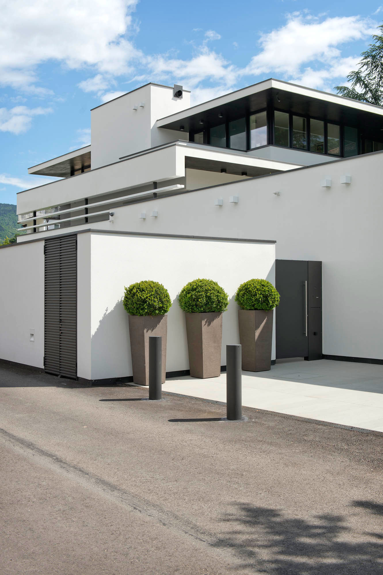 A Breathtaking Contemporary Home with Wonderful Landscaping in Trento, Italy by Pallaoro Balzan e Associati (52)