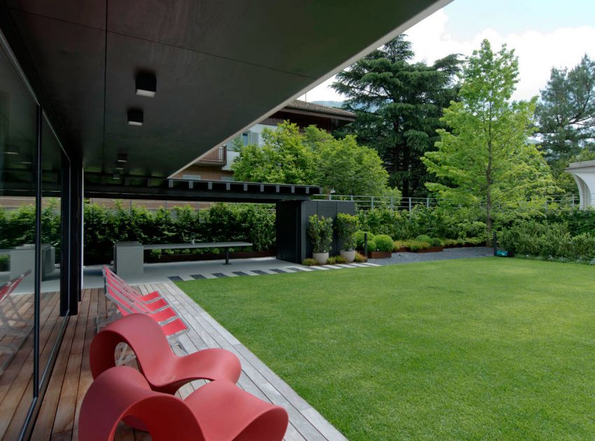 A Breathtaking Contemporary Home with Wonderful Landscaping in Trento, Italy by Pallaoro Balzan e Associati (6)