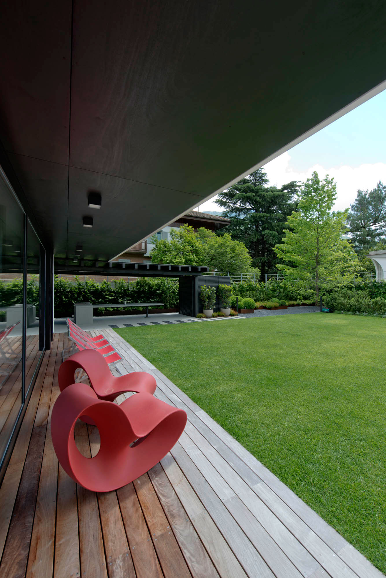 A Breathtaking Contemporary Home with Wonderful Landscaping in Trento, Italy by Pallaoro Balzan e Associati (6)
