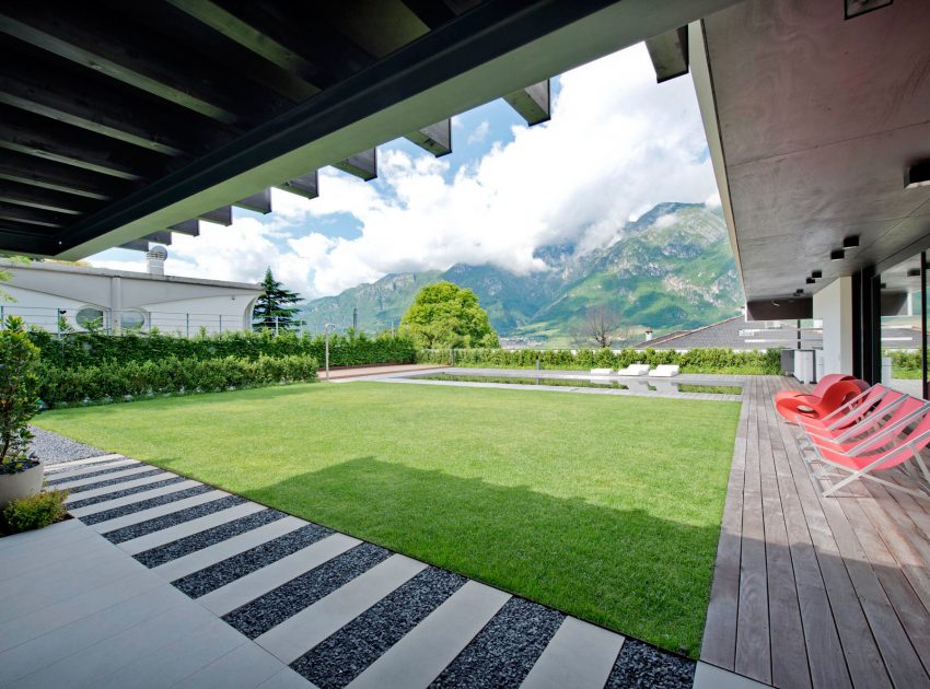 A Breathtaking Contemporary Home with Wonderful Landscaping in Trento, Italy by Pallaoro Balzan e Associati (8)