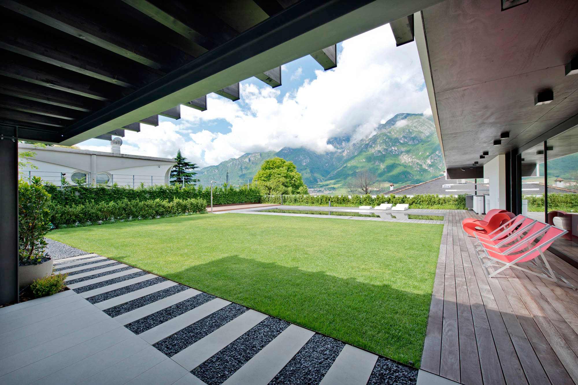 A Breathtaking Contemporary Home with Wonderful Landscaping in Trento, Italy by Pallaoro Balzan e Associati (8)