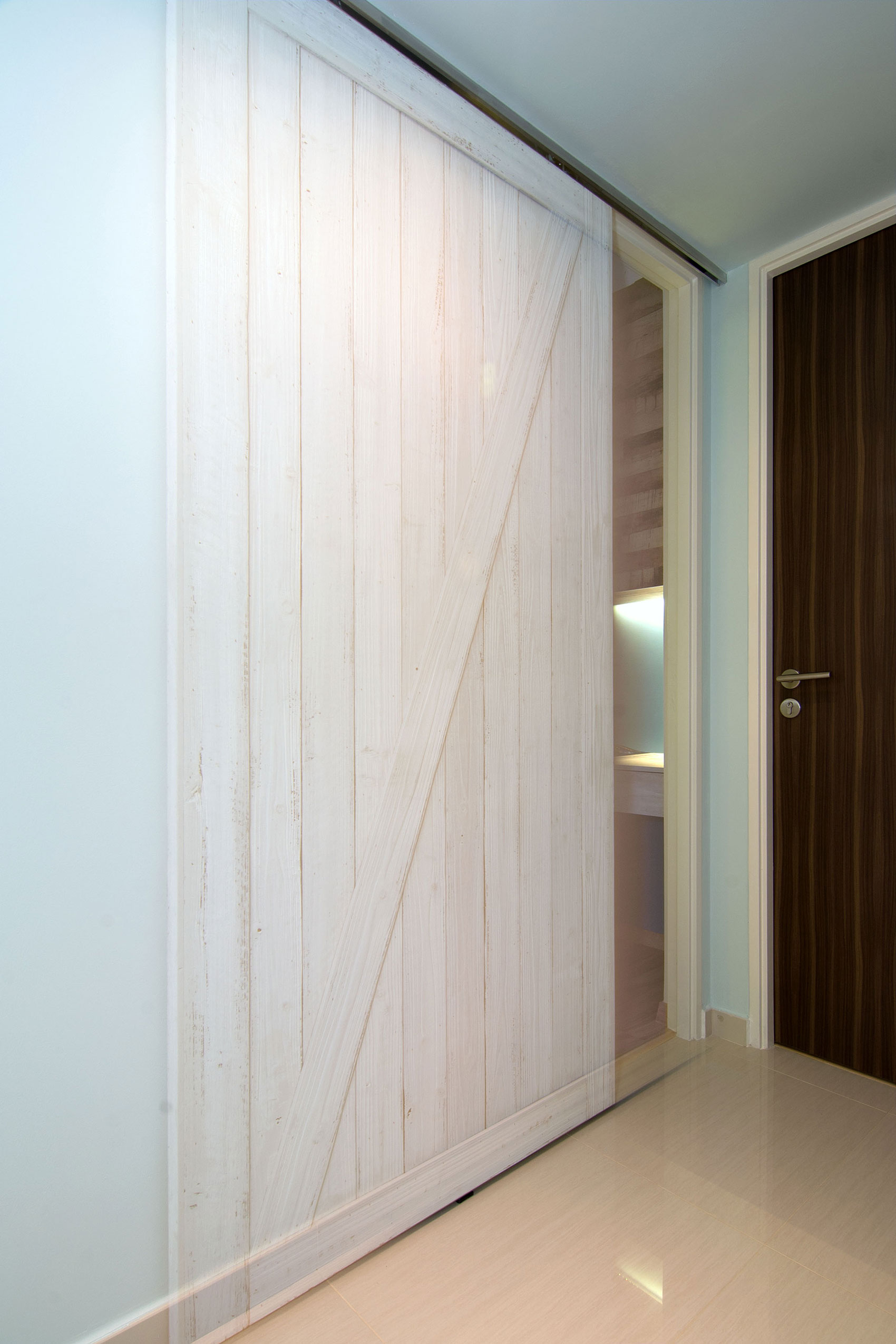 A Bright, Airy Beach Home with Practical Interior in Singapore by Vievva Designers (13)