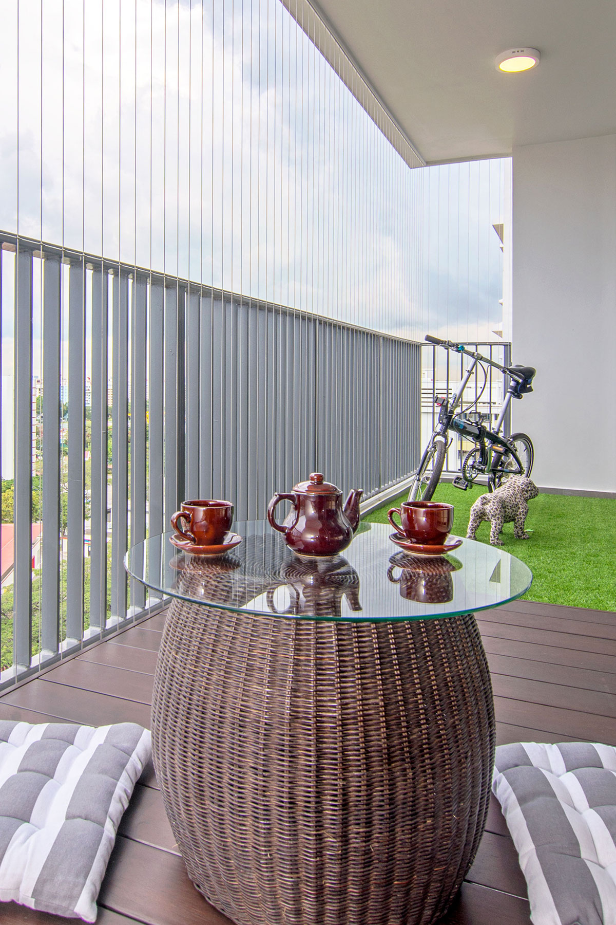 A Bright, Airy Beach Home with Practical Interior in Singapore by Vievva Designers (9)