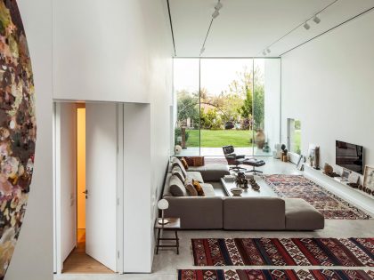 A Bright Contemporary Family Home Made from Three White Boxes in Tel Aviv by Paritzki & Liani Architects (10)