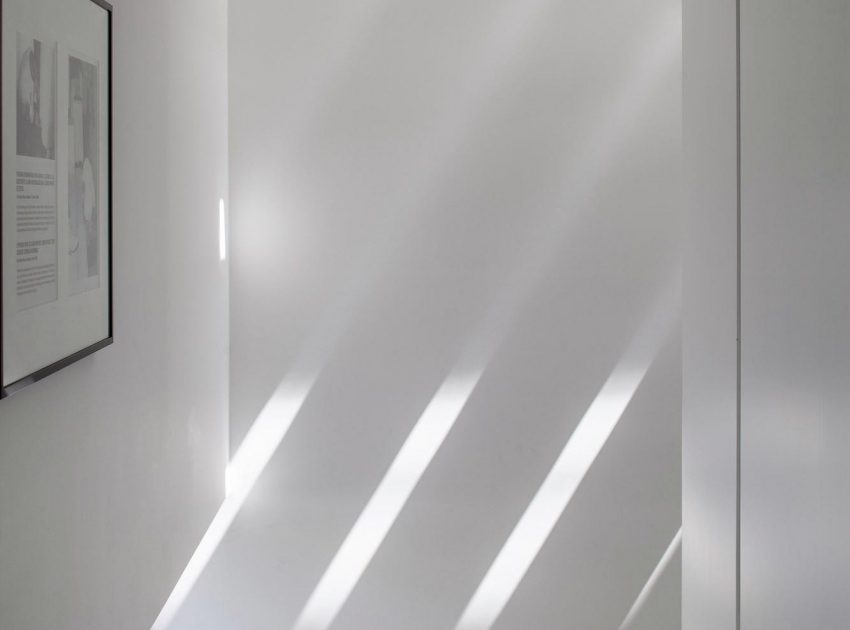 A Bright Contemporary Family Home Made from Three White Boxes in Tel Aviv by Paritzki & Liani Architects (16)
