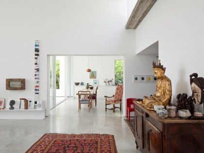 A Bright Contemporary Family Home Made from Three White Boxes in Tel Aviv by Paritzki & Liani Architects (7)