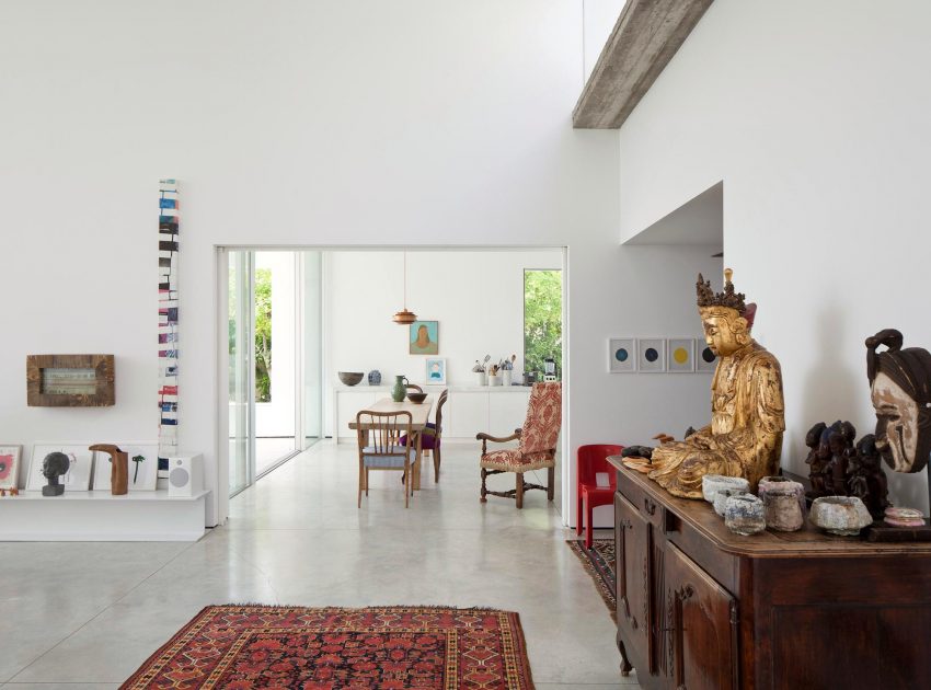 A Bright Contemporary Family Home Made from Three White Boxes in Tel Aviv by Paritzki & Liani Architects (7)