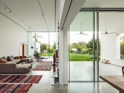 A Bright Contemporary Family Home Made from Three White Boxes in Tel Aviv by Paritzki & Liani Architects (8)