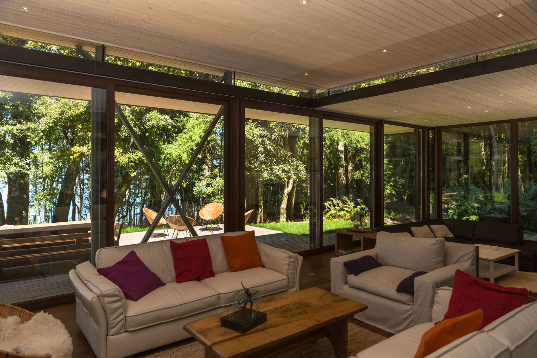 A Bright Contemporary Home Surrounded by Native Forests in Los Raulíes, Chile by planmaestro (10)
