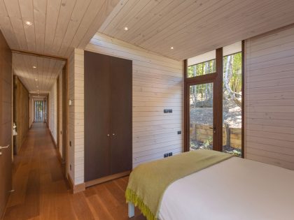 A Bright Contemporary Home Surrounded by Native Forests in Los Raulíes, Chile by planmaestro (15)