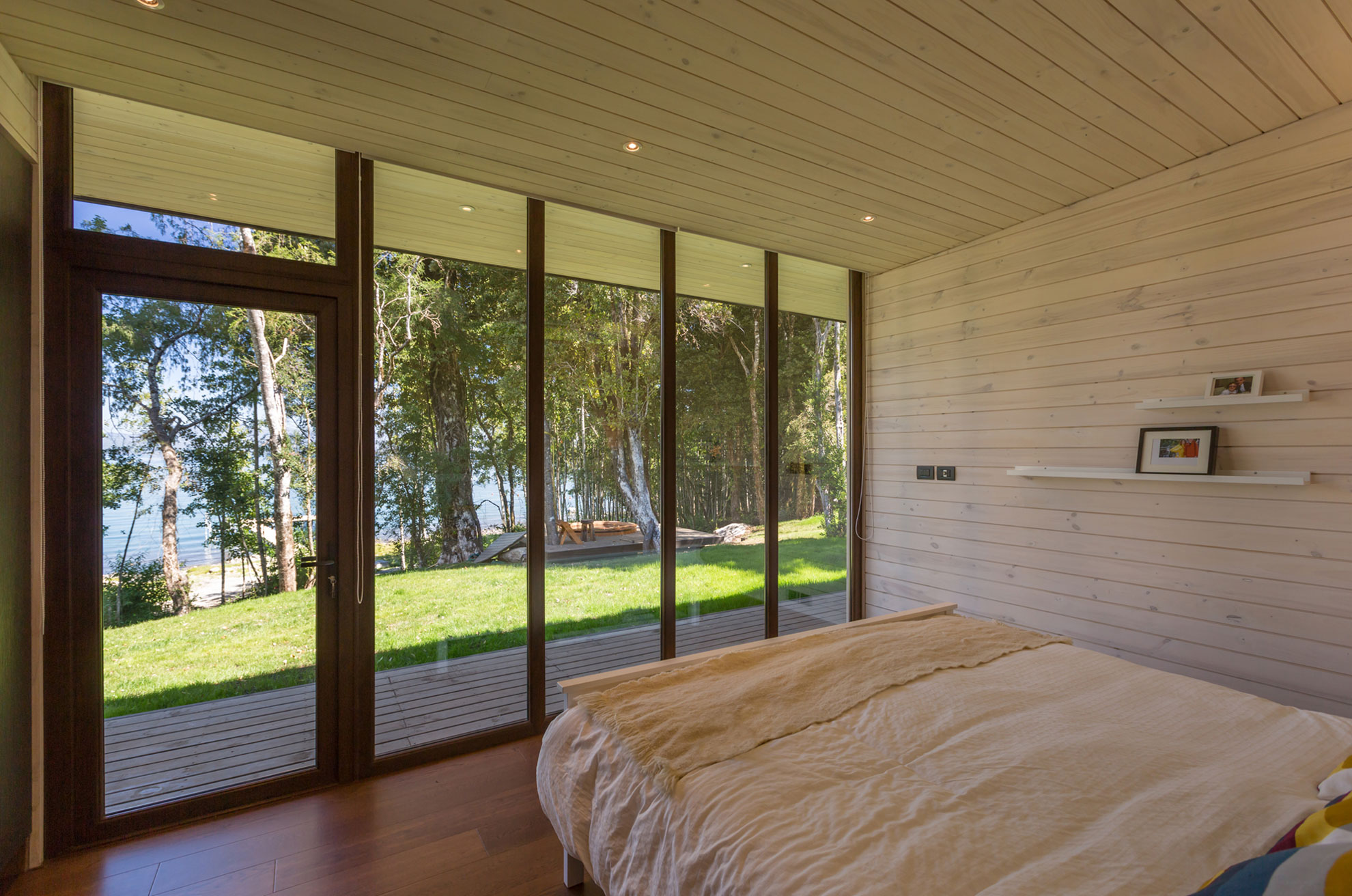 A Bright Contemporary Home Surrounded by Native Forests in Los Raulíes, Chile by planmaestro (16)