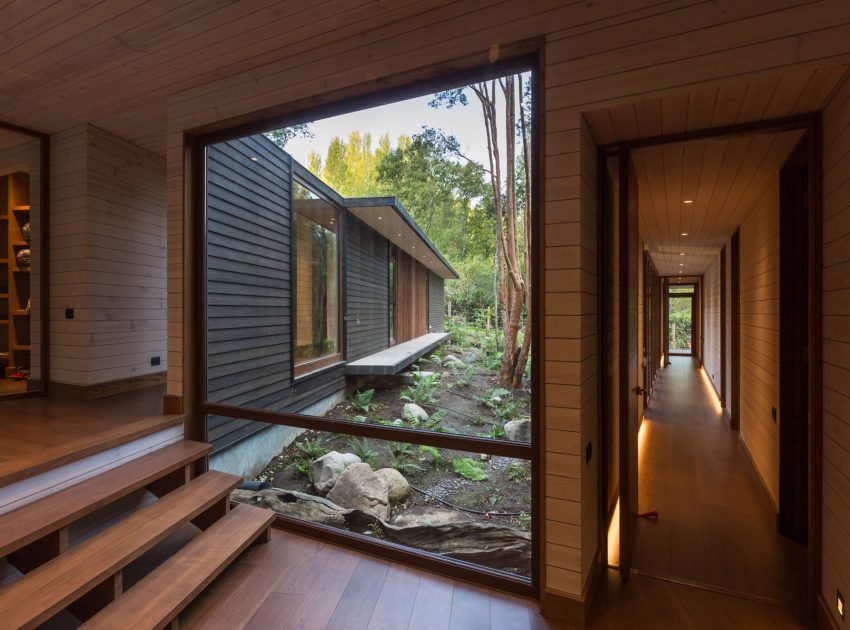 A Bright Contemporary Home Surrounded by Native Forests in Los Raulíes, Chile by planmaestro (17)