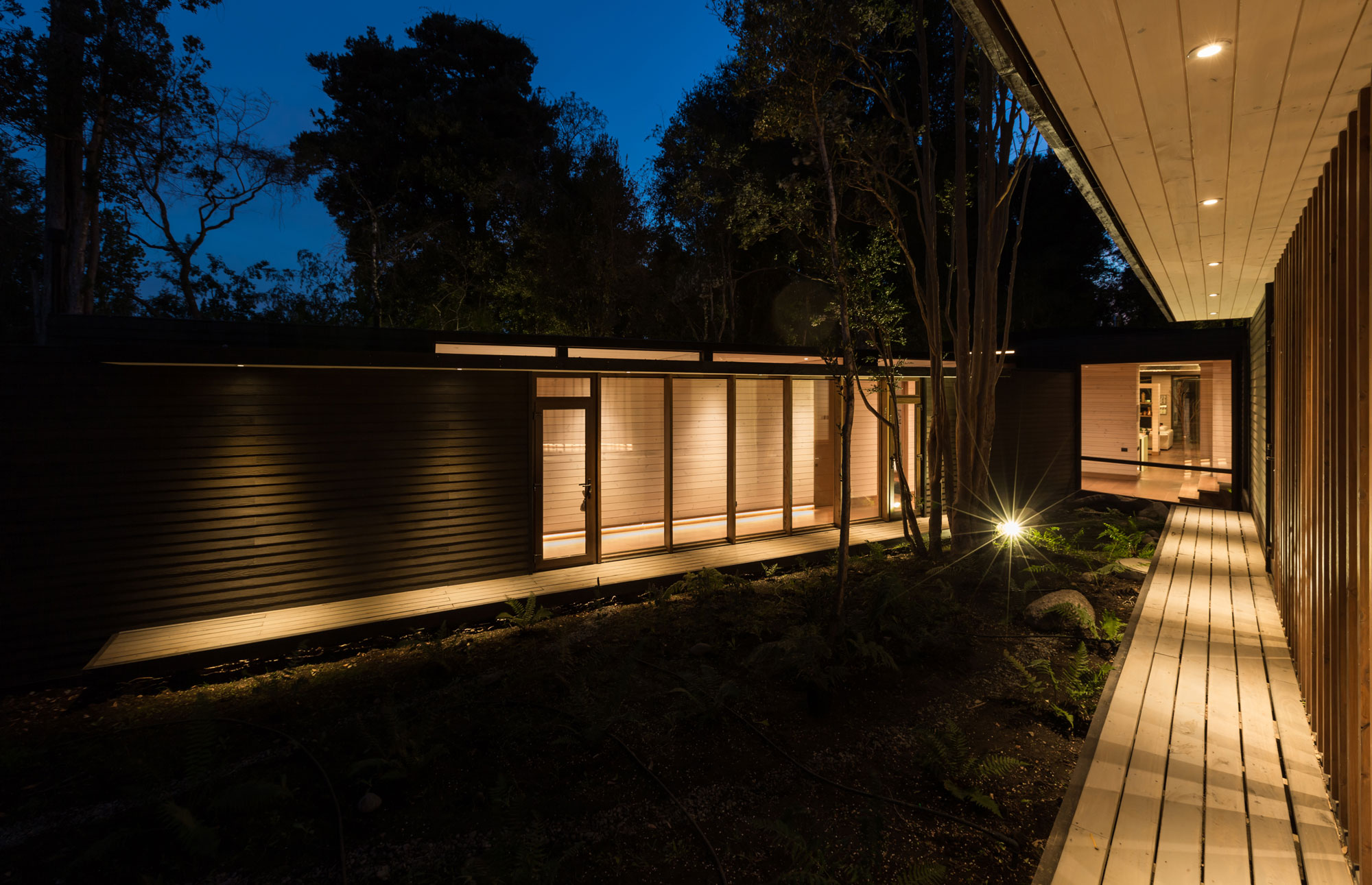 A Bright Contemporary Home Surrounded by Native Forests in Los Raulíes, Chile by planmaestro (19)