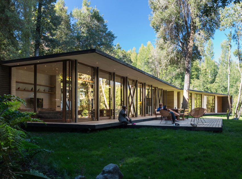 A Bright Contemporary Home Surrounded by Native Forests in Los Raulíes, Chile by planmaestro (2)