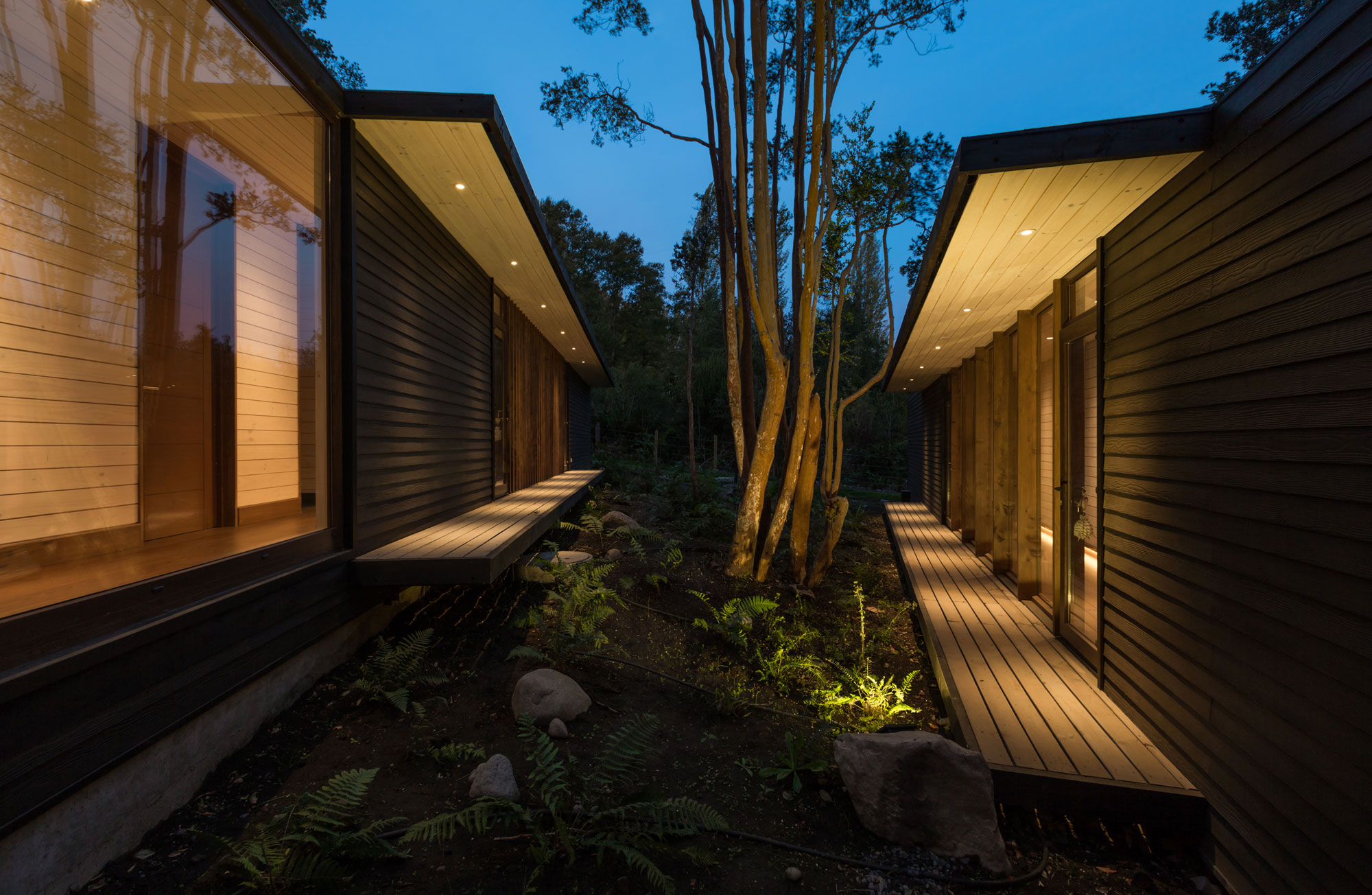 A Bright Contemporary Home Surrounded by Native Forests in Los Raulíes, Chile by planmaestro (20)