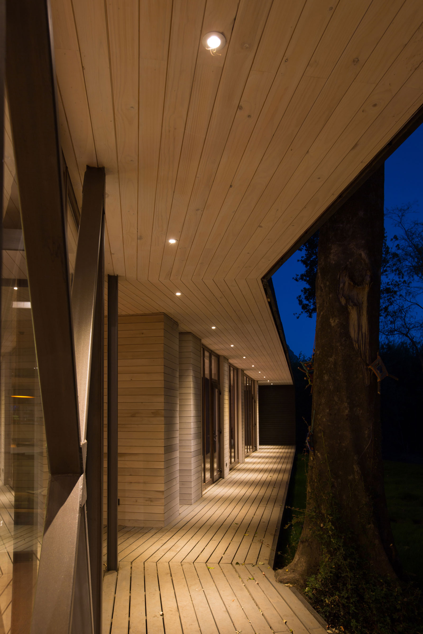 A Bright Contemporary Home Surrounded by Native Forests in Los Raulíes, Chile by planmaestro (21)