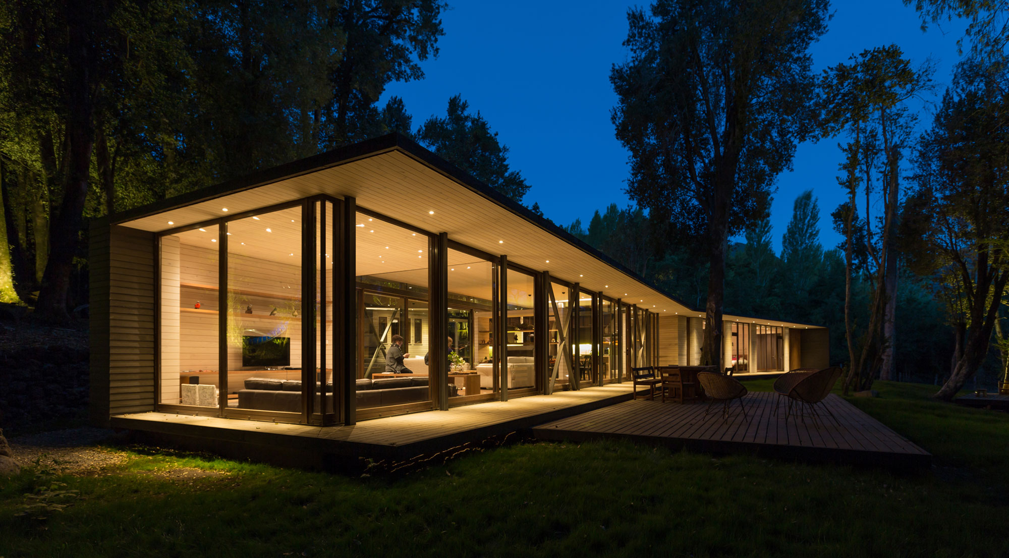 A Bright Contemporary Home Surrounded by Native Forests in Los Raulíes, Chile by planmaestro (23)