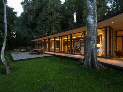 A Bright Contemporary Home Surrounded by Native Forests in Los Raulíes, Chile by planmaestro (24)