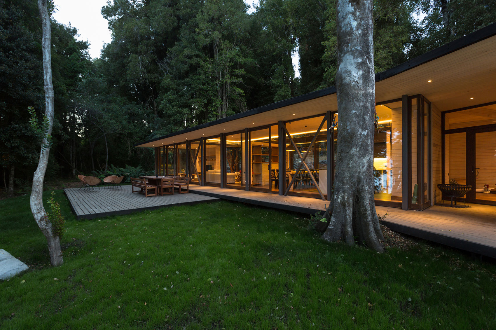 A Bright Contemporary Home Surrounded by Native Forests in Los Raulíes, Chile by planmaestro (24)