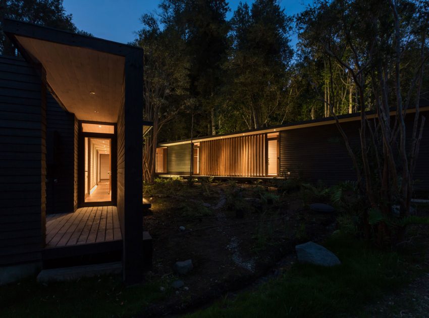 A Bright Contemporary Home Surrounded by Native Forests in Los Raulíes, Chile by planmaestro (26)