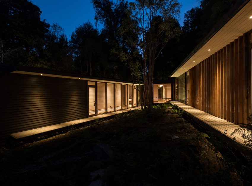 A Bright Contemporary Home Surrounded by Native Forests in Los Raulíes, Chile by planmaestro (27)