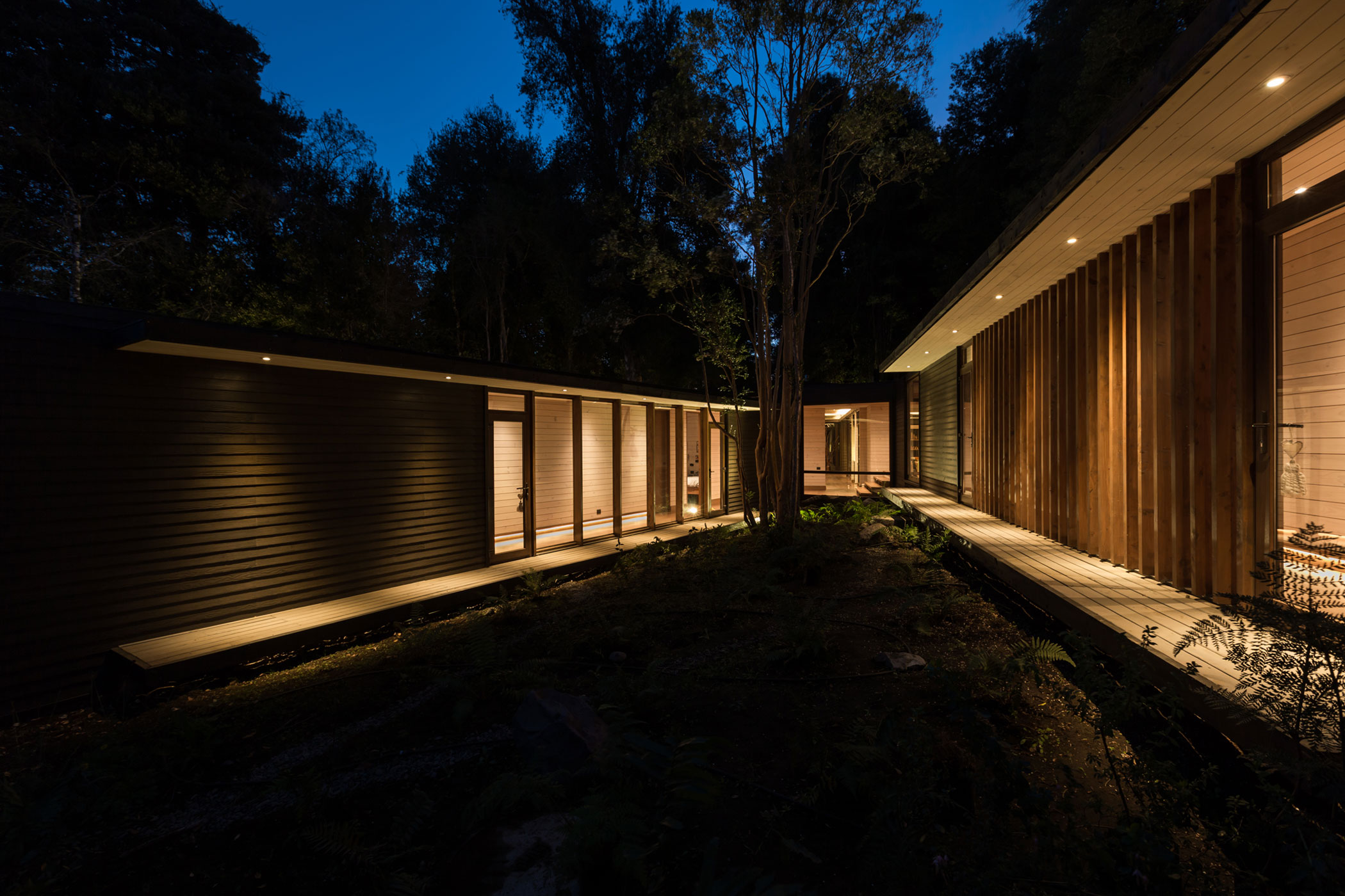 A Bright Contemporary Home Surrounded by Native Forests in Los Raulíes, Chile by planmaestro (27)