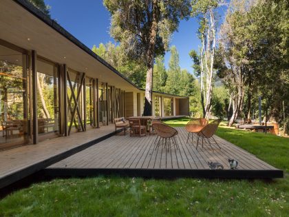 A Bright Contemporary Home Surrounded by Native Forests in Los Raulíes, Chile by planmaestro (3)