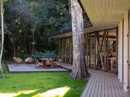 A Bright Contemporary Home Surrounded by Native Forests in Los Raulíes, Chile by planmaestro (5)