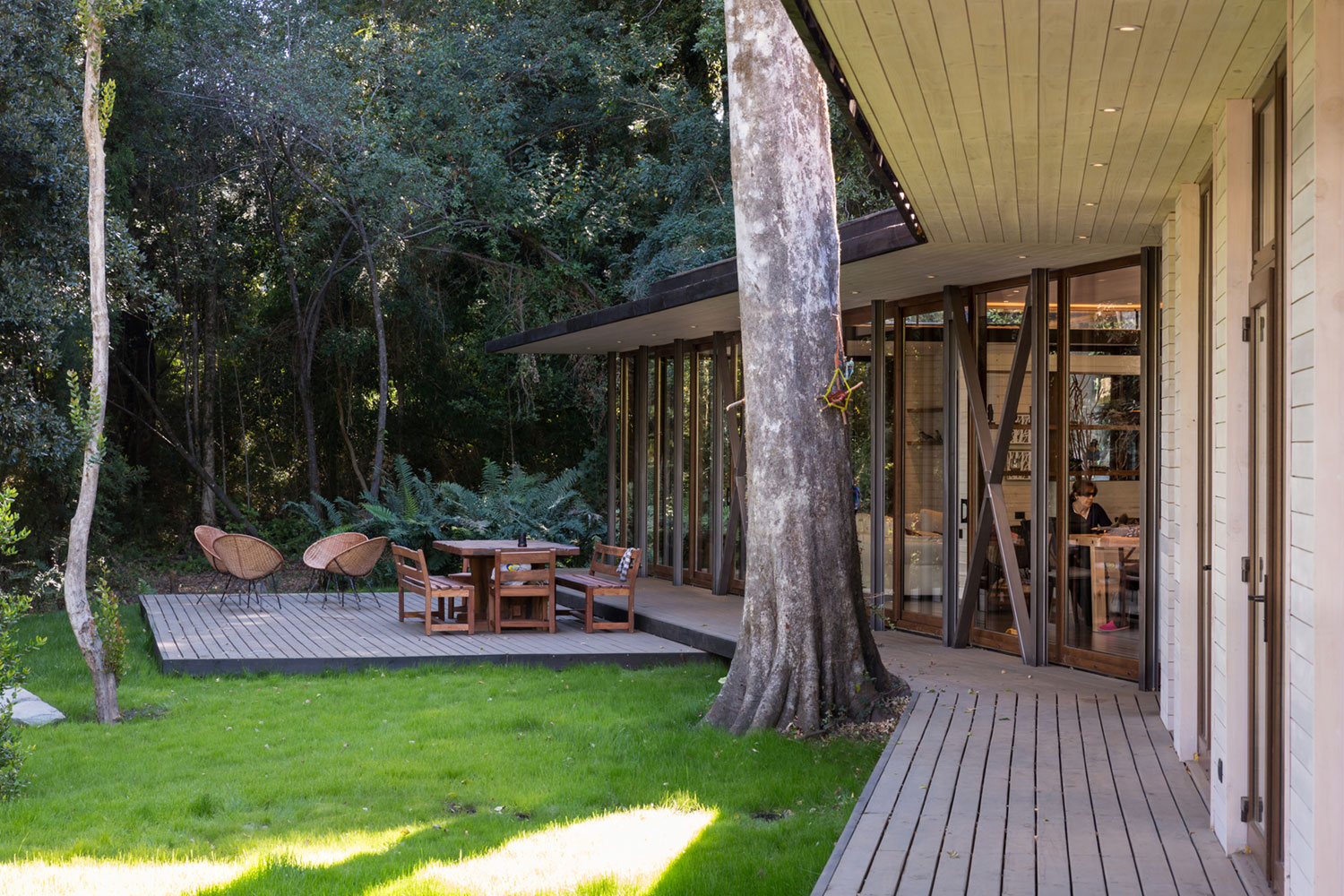A Bright Contemporary Home Surrounded by Native Forests in Los Raulíes, Chile by planmaestro (5)
