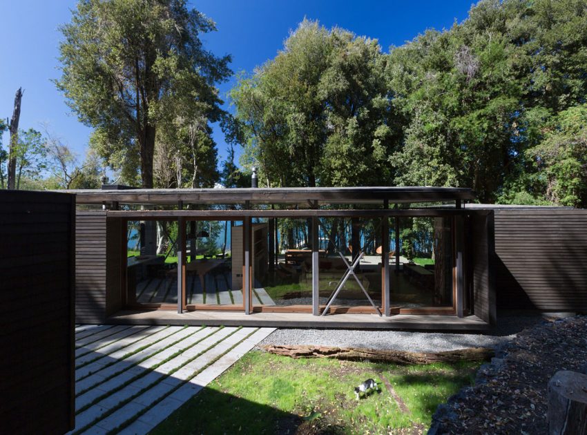 A Bright Contemporary Home Surrounded by Native Forests in Los Raulíes, Chile by planmaestro (6)