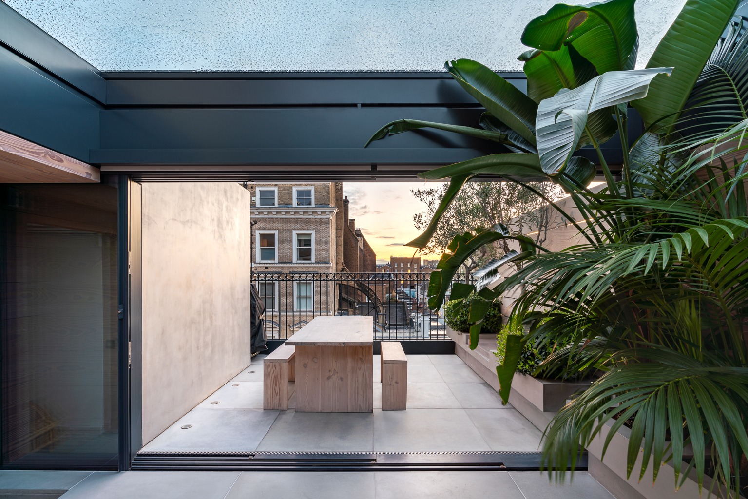 A Bright Modern Apartment with Rooftop Terrace and View of London by Michaelis Boyd (11)