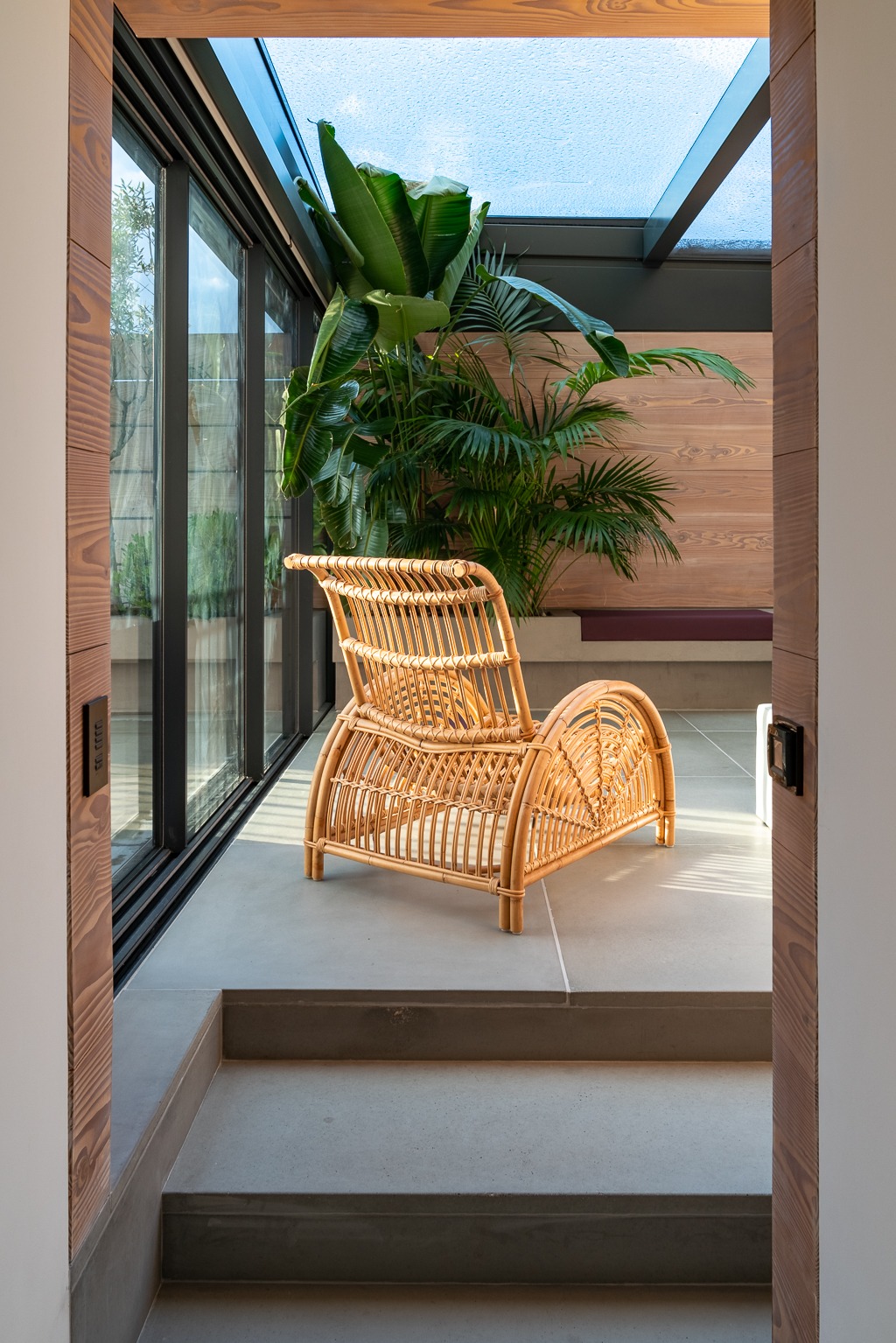 A Bright Modern Apartment with Rooftop Terrace and View of London by Michaelis Boyd (8)