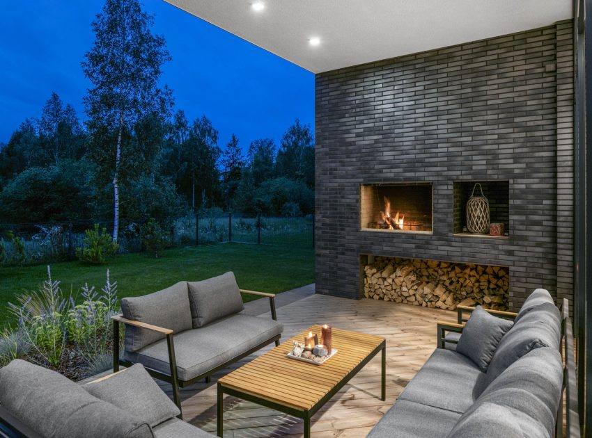 A Bright Modern L-Shaped Home Blends with Stunning Natural Surroundings in Vilnius, Lithuania by ArchLAB studio (10)