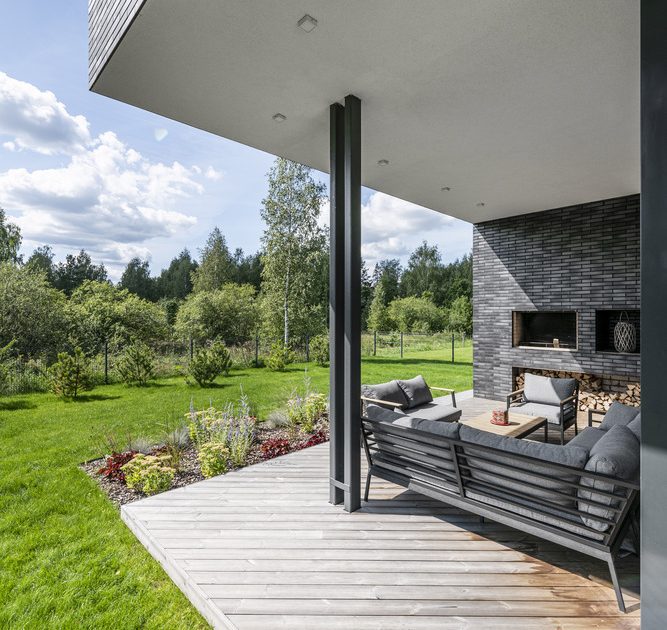 A Bright Modern L-Shaped Home Blends with Stunning Natural Surroundings in Vilnius, Lithuania by ArchLAB studio (7)