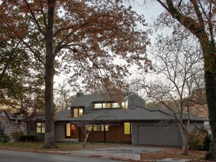 A Bright Single-Story Ranch Home with Modern and Traditional Style in Leawood, Kansas by Hufft Projects (1)