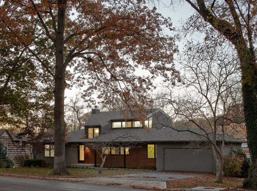 A Bright Single-Story Ranch Home with Modern and Traditional Style in Leawood, Kansas by Hufft Projects (1)