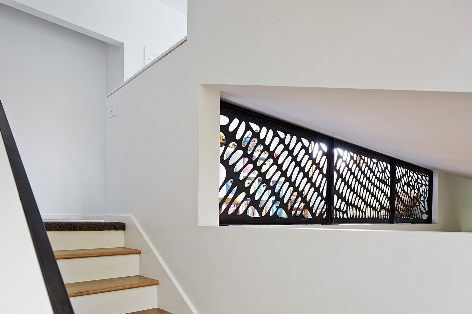 A Bright Single-Story Ranch Home with Modern and Traditional Style in Leawood, Kansas by Hufft Projects (10)