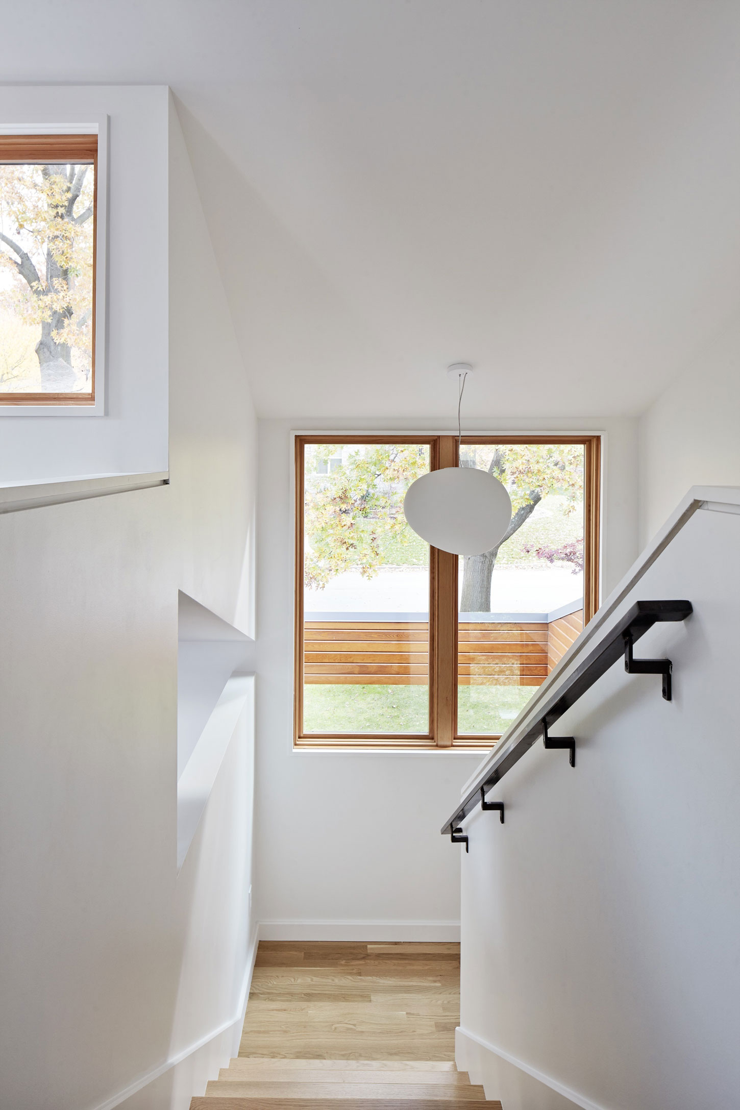 A Bright Single-Story Ranch Home with Modern and Traditional Style in Leawood, Kansas by Hufft Projects (12)