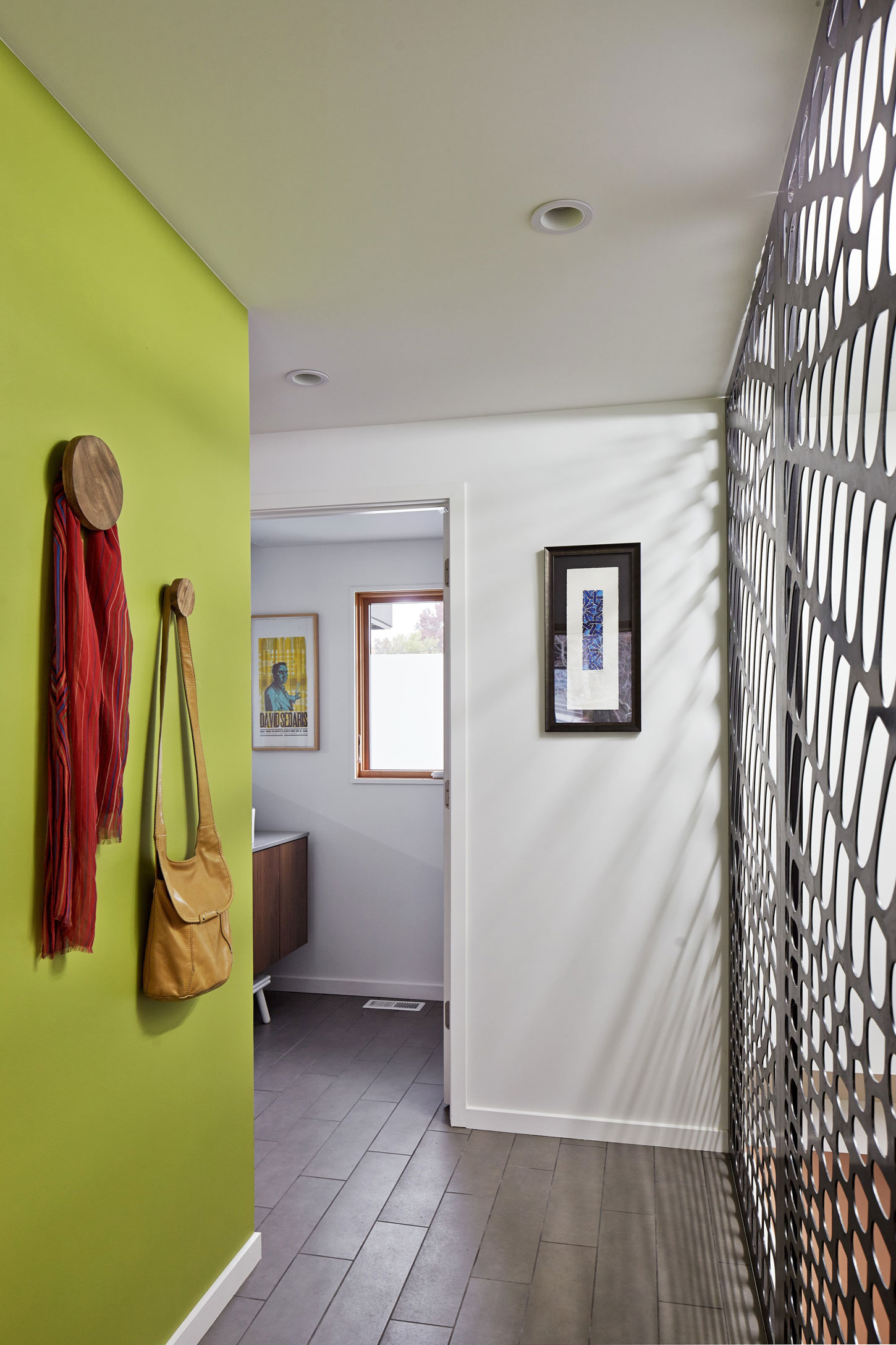 A Bright Single-Story Ranch Home with Modern and Traditional Style in Leawood, Kansas by Hufft Projects (4)