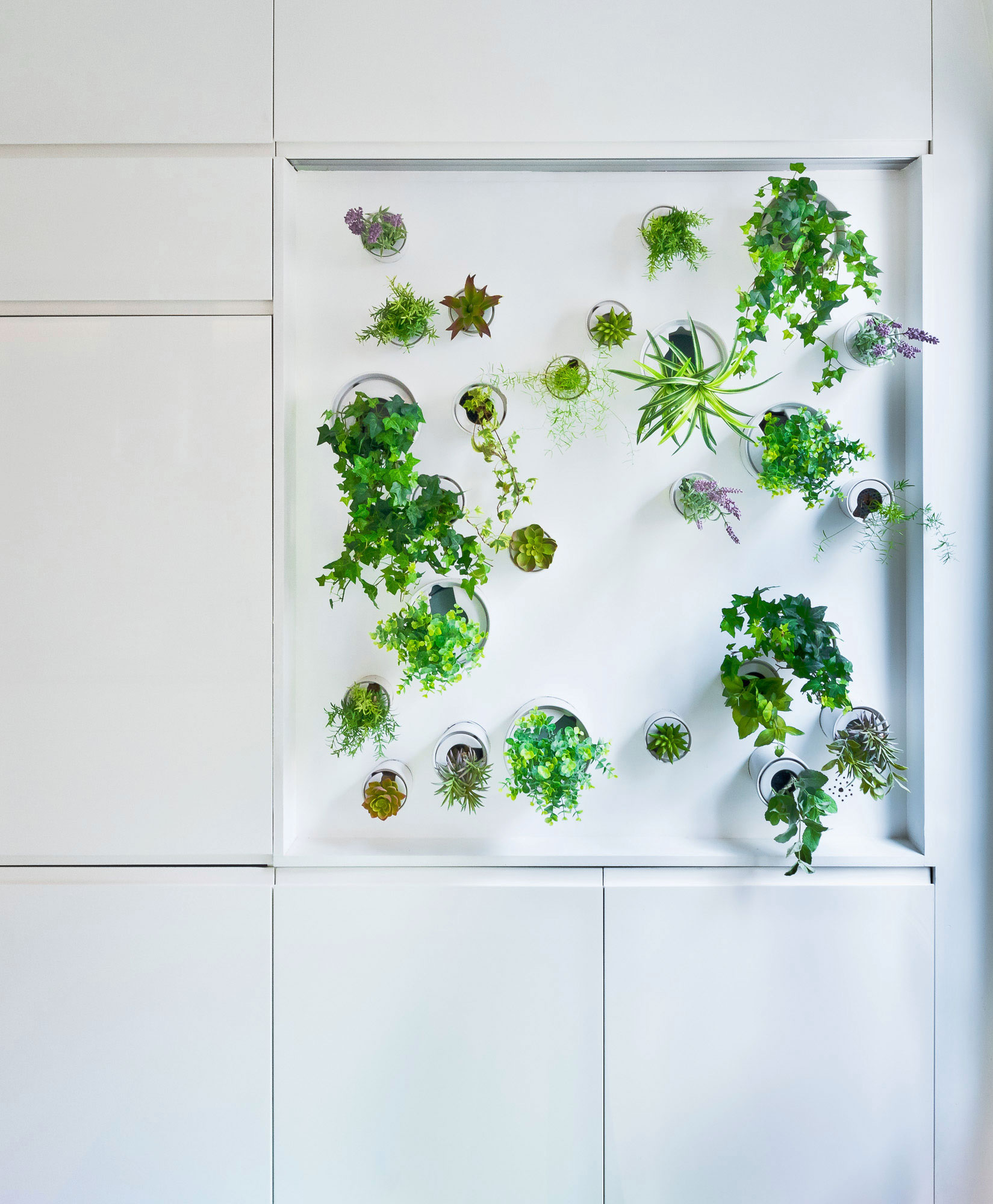 A Bright and Cheerful Modern Apartment for a Fashion Designer in Montmartre by SABO Project (10)
