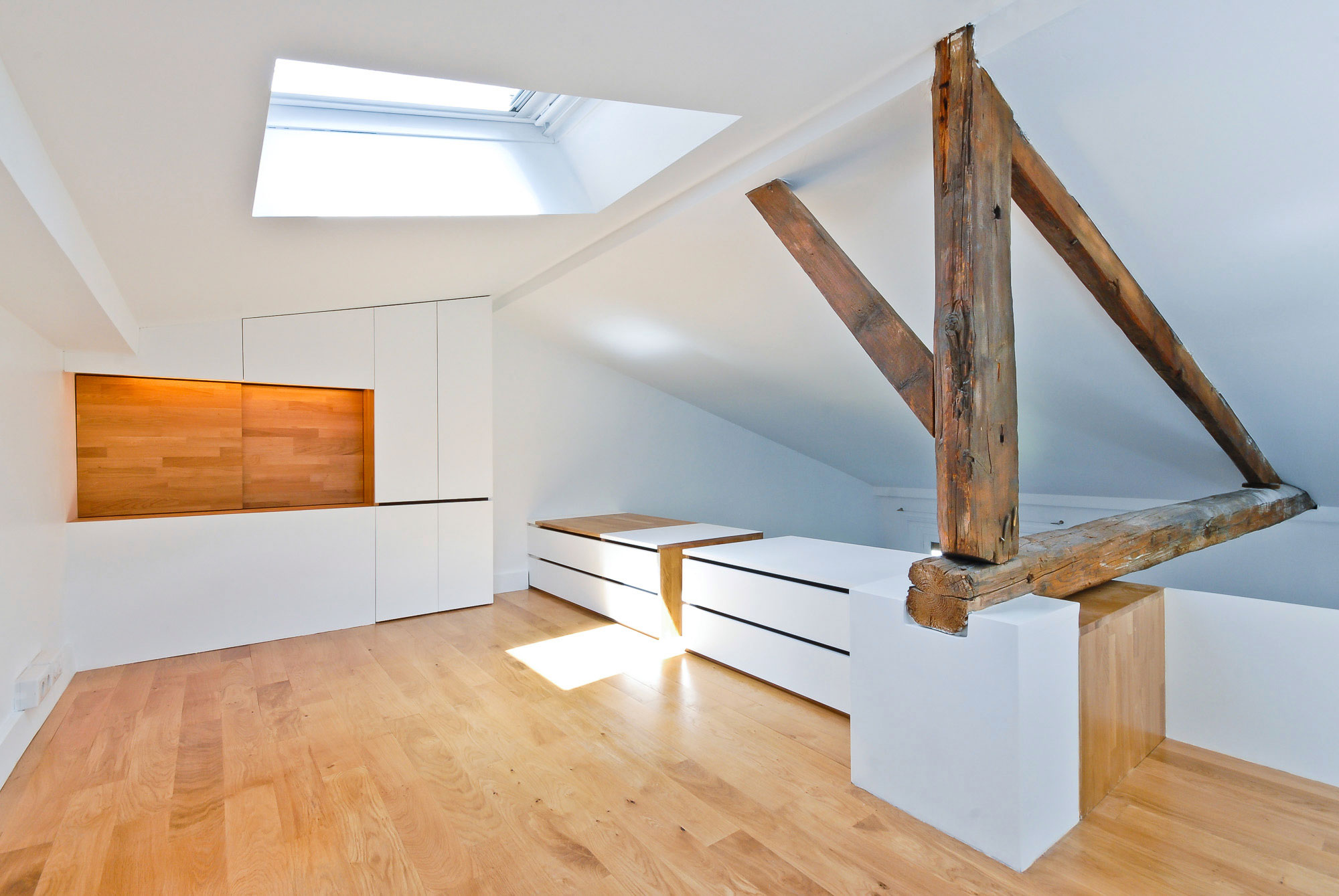 A Bright and Cheerful Modern Apartment for a Fashion Designer in Montmartre by SABO Project (14)