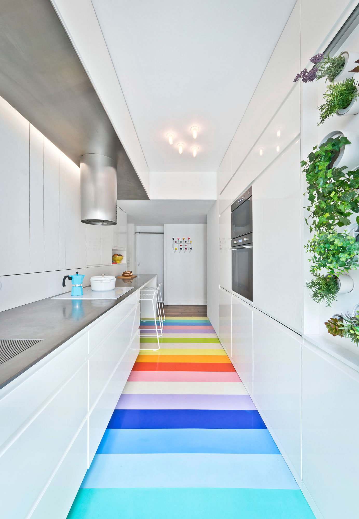 A Bright and Cheerful Modern Apartment for a Fashion Designer in Montmartre by SABO Project (7)