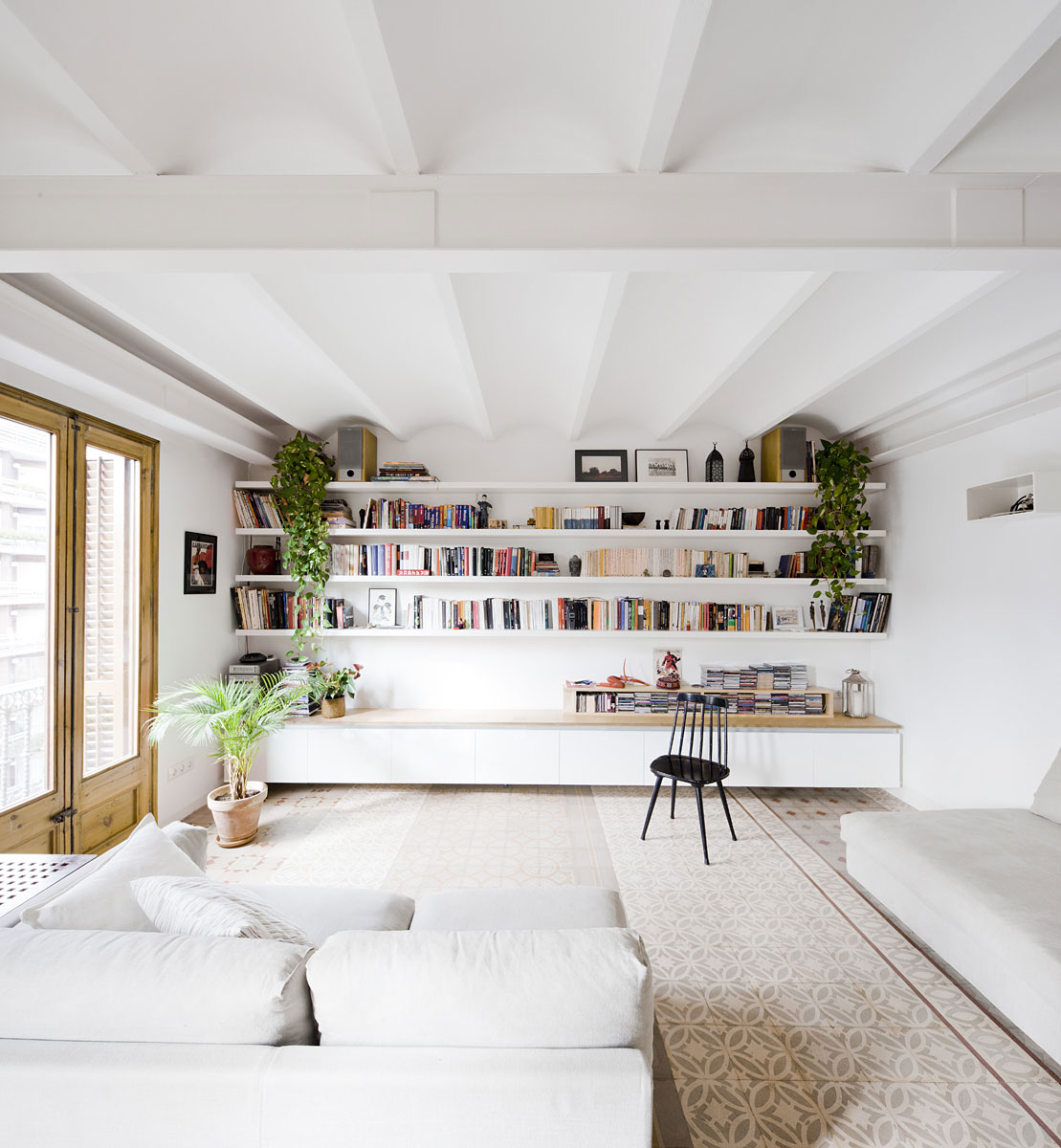A Bright and Lively Contemporary Home in Barcelona by Anna & Eugeni Bach (1)